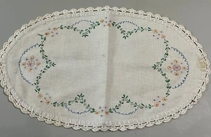 Vtg Doily 15" Oval Linen Handmade Lace Neutral Embroidered Floral Motif - Picture 1 of 5