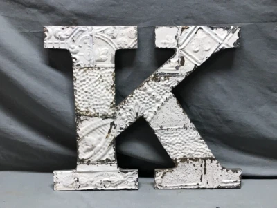 Techo decorativo de hojalata salvamento 16" retazos de metal blanco de colección letra K 1789-24B Foto 1 de 4