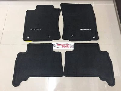 Alfombrillas 4RUNNER 2013-2024 ALFOMBRILLAS NEGRAS GENUINAS TOYOTA PT208-89190-20 Foto 1 de 2