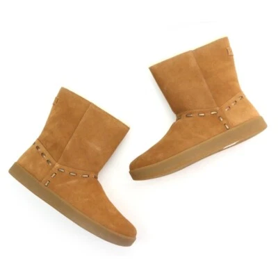 NUEVAS BOTAS SANUK TOASTY TAILS CORTAS DE GAMUZA CASTAÑO IMITACIÓN CIZALLAMIENTO PARA MUJER TALLA 7  Foto 1 de 4