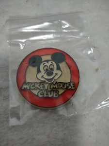 Botón prendedor insignia plástico (edad descolorida) Disney Mickey Mouse Club años 70 vintage - Imagen 1 de 2