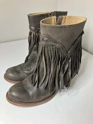 BOTA DE COURO MARROM ESCURO MATISSE SHOES RUMOR FRANJA 8,5 B US$ 265 - Imagem 1 de 4