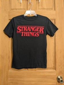 Netflix Boys Stranger Things Large Black T-shirt Red Block Letters TV Sci Fi - Picture 1 of 6