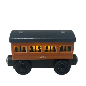 Coche de tren Mattel Thomas & Friends Light-Up Reveal Annie - Imagen 1 de 6