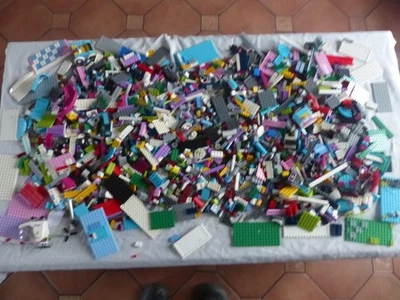 Lego : 4 kgs de légo vrac récent plutôt Friends - Photo 1/4