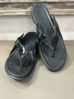Sandalias chanclas ECCO charol negro para mujer EE. UU. 10-10,5 UE 41 Foto 1 de 4