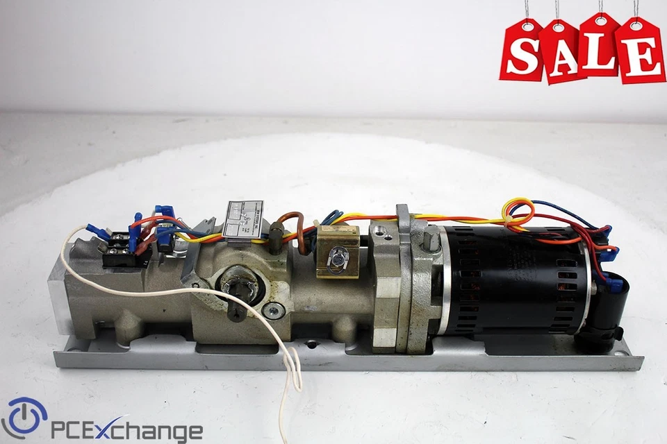 Motor manual y operador hidráulico de montaje en popa KM Systems TM8 2000 Foto 1 de 4