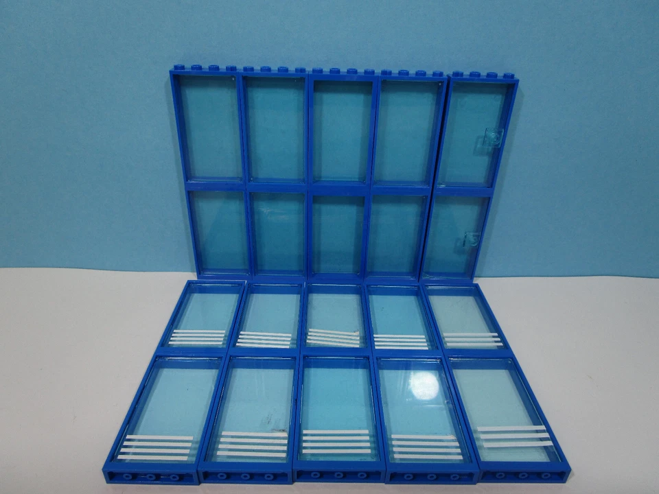 LEGO ®  System City -  Fenster + Türen Rahmen und Scheibe blau teilw. mit Aufkl. - Bild 1 von 1