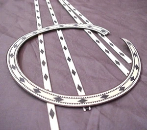 GUITARRA CON PATRÓN DIAMANTE INCRUSTACIÓN AGUJERO SONIDO 4 TIRAS ENCUADERNACIÓN - Imagen 1 de 4
