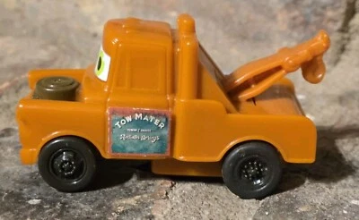 Toy Car Tow Mater Disney/Pixar Kellogg Co. 2006 Toy Car Foto 1 de 4