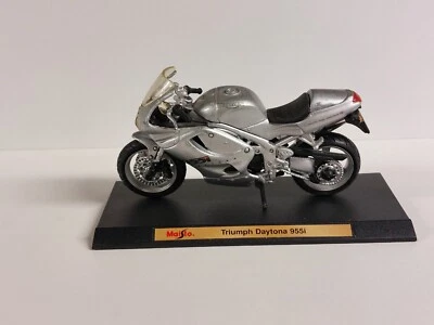 Moto Triumph Daytona 955i Maisto 1/18 - Photo 1/3