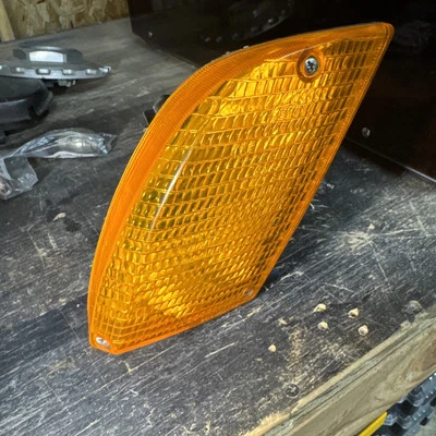 Lente señal de giro ancha lado derecho BMW E24 BMW E24 NLA 09/1982-05/1987 633CSi 635CSi Foto 1 de 3