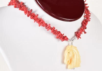 Collar Cabeza de Caballo 3D Hueso Bovino Bos Tauro Coral Rama Roja 18" Foto 1 de 4