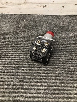 Cutler Hammer 10250T/91000T/E34 L2 TO X2 Red Pushbutton USA - Image 1 of 4
