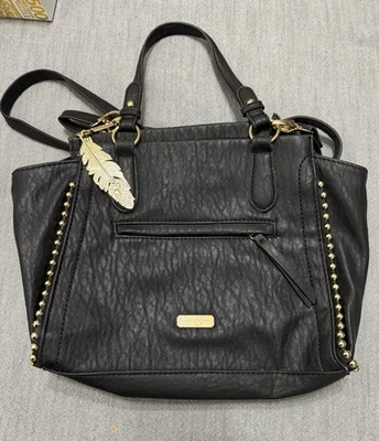 Cartera hobo Jessica Simpson negra con tachuelas Foto 1 de 4