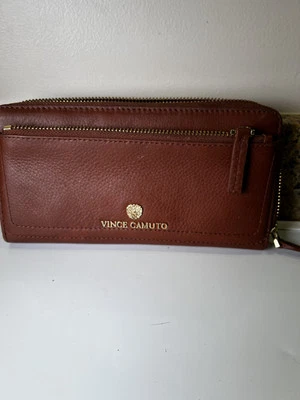 "Cartera larga de cuero marrón Vince Camuto para mujer con cremallera alrededor de 8x4x1""" Foto 1 de 4