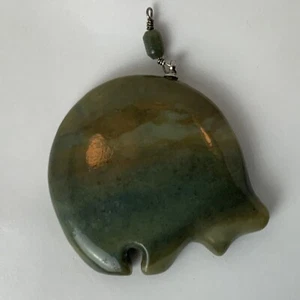 VTG Native American Hand Carved Green Polished Stone Large Bear Fetish Pendant - Picture 1 of 9