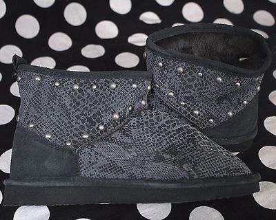 Victorias Secret PINK sz M(7-8) ~Fur-Lined Mukluk~ Gray snake, studded BLING - Image 1 of 4