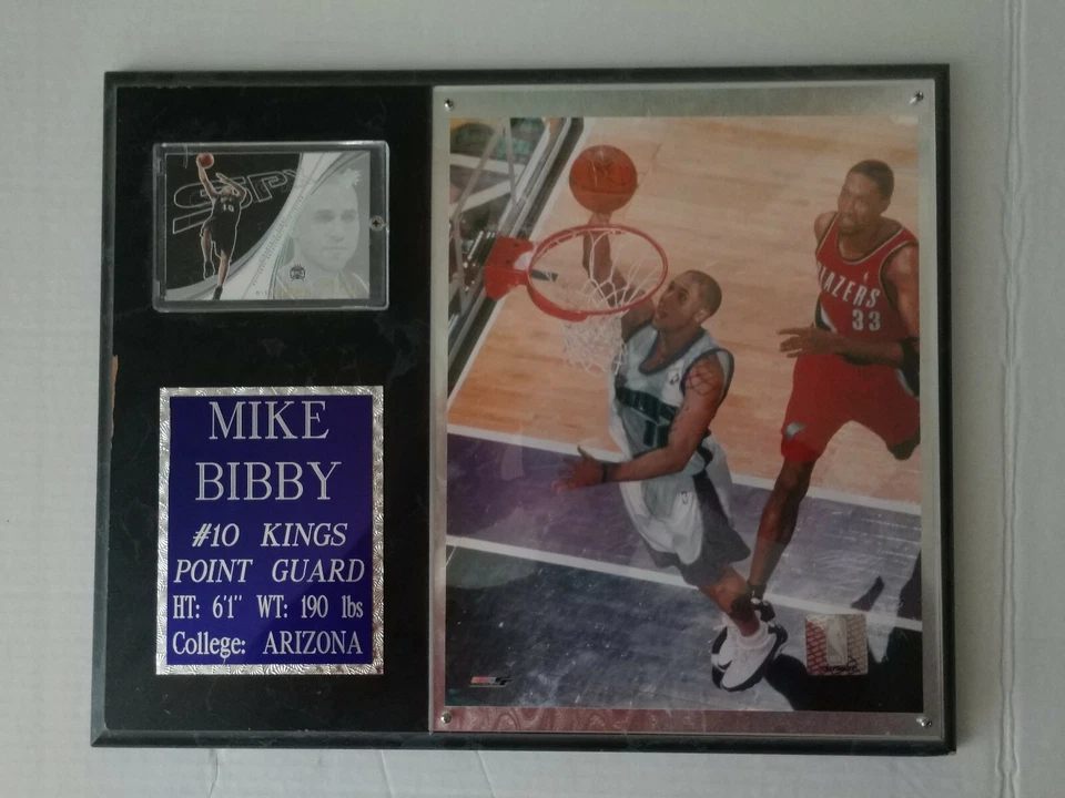 Mike Bibby #10 Kings Point Guard Ht: 6'1" Wt:. 190 lb College: Arizona.  Foto 1 de 2