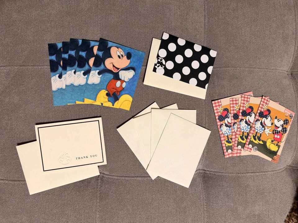 Lote de varias tarjetas de felicitación de agradecimiento de Disney en blanco con algunos sobres Foto 1 de 4