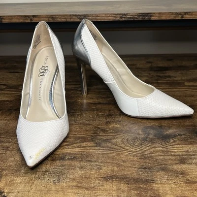 Tacones de aguja Rock & Republic Delia punta blanca plateados para mujer 7,5 Foto 1 de 4