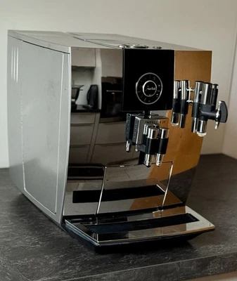 Jura Impressa J9  ONE Touch 3,5 Zoll TFT Kaffeevollautomat-CHROM/DEFEKT.   - Bild 1 von 4
