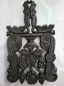 Vintage Pr Iron Trivets VMC Grape 9-2 Thomas Monticello 1951 & T4 Table - Picture 1 of 3