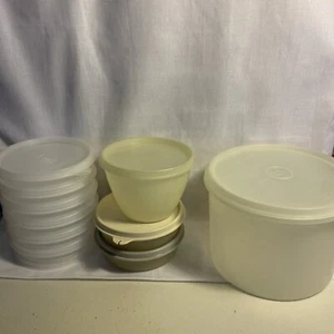 Vintage Tupperware  5 X Storage Containers Circular Rounds- With Lids - Picture 1 of 12