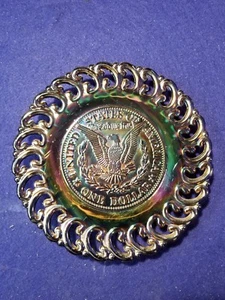 Placa de dólar de plata Morgan amatista de vidrio Smith Carnival, 9 1/8 pulgadas - Imagen 1 de 3