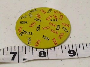 OLD YES YES YES YES YES YES YES YES PIN PINBACK HAT JACKET PIN BUTTON - Picture 1 of 1