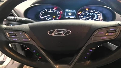 Bolsa de aire negra para volante del conductor Hyundai Santa Fe Sport SWB 2013-2018 Foto 1 de 4