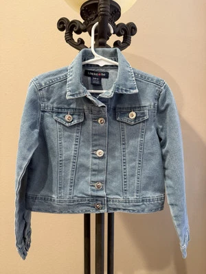 Chaqueta de mezclilla rosa con botones de estrás LIMITED TOO para niñas talla 6 Foto 1 de 4