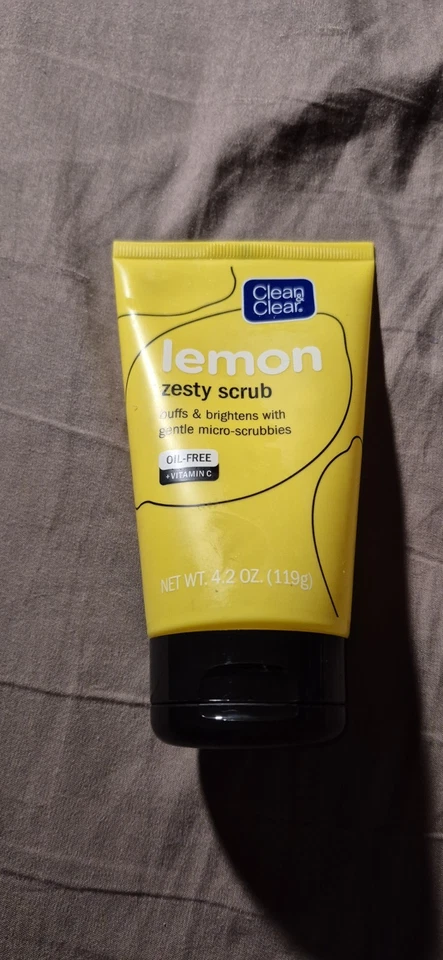 New Clean & Clear Lemon Zesty Brightening Facial Scrub Oil Free 4.2 Fl.Oz  - Image 1 of 2