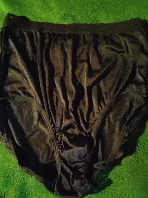 VTG 1980 SHINNY-SEXY WARNER’S PERFECT MEASURE SIZE 6  SILKY 100% NYLON BLACK - Image 1 of 3