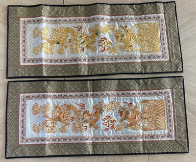 Tapiz de seda chino vintage 11 X 26 colgante de pared lote 2 dragones Foto 1 de 4
