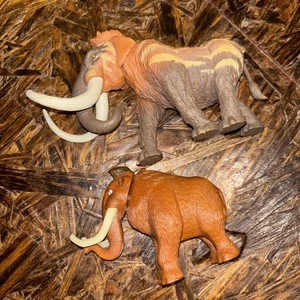 Zwei Eiszeit Spielzeug - Bild 1 von 1