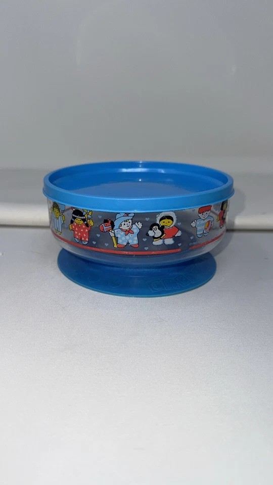 Cuenco de alimentación para niños Playtex querubines con base de succión y tapa de almacenamiento de colección 1993 Foto 1 de 3