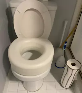 Elevador de asiento de inodoro elevado asiento elevado portátil de 4 pulgadas para personas mayores se adapta redondo - Imagen 1 de 11