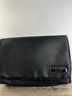 Chanel Y2K Negro Satinado con Ribete Chanel Clásico Viaje Beaute Estuche De Colección Foto 1 de 4