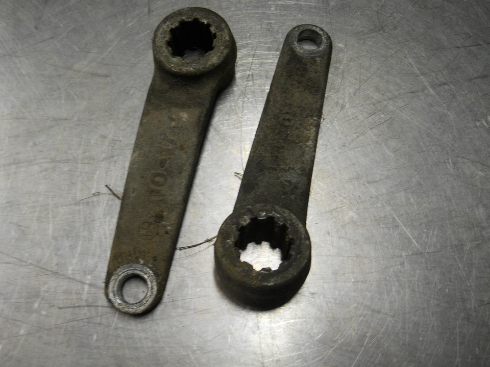 1972 Arctic Cat 440 Cheetah: PAIR of STEERING KNUCKLES - Изображение 1 из 1