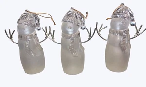 Mattierte Kunststoff Schneemann Figuren mit Metallarmen 3er Set Ornamente - Bild 1 von 10