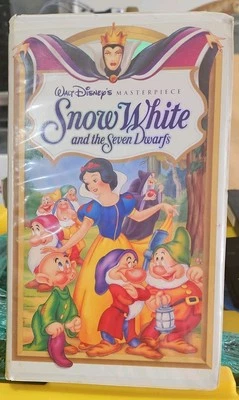 RARE Disney's Snow White & the Seven Dwarfs Masterpiece VHS Collector's Edition - Image 1 of 3
