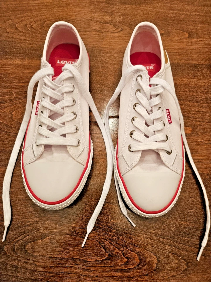 Zapatos Levi's - Tenis para mujer talla 8 - Top bajo de lona blanca con cordones - #720238 Foto 1 de 4