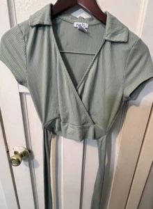 Ladies Sage Green Khaki Rue 21 Crop Top Petite M w Waist Ties Preloved Fashion  - Picture 1 of 3