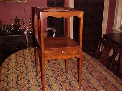 Antiguo lavabo inglés georgiano C. 1780 período Hepplewhite Foto 1 de 4