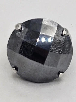 Anillo grueso de hematita facetada de acero inoxidable tono plata Milor talla 11 Foto 1 de 4