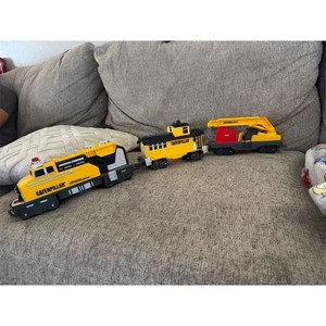 Caterpillar Construction Express Motorized Toy Train Set Yellow - Picture 1 of 7