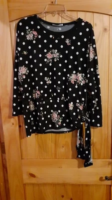 Top Doublju para mujer S negro lunares/corbata lateral floral Foto 1 de 4