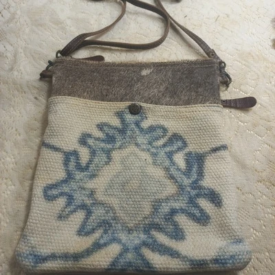 Cartera Bandolera Myra Lona Reciclada Cuero de Vaca Vaquera Occidental Lagenlook  Foto 1 de 4