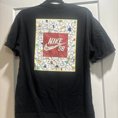 耐克 SB 马赛克瓷砖 T 恤中号 — 第 1/4 张图片